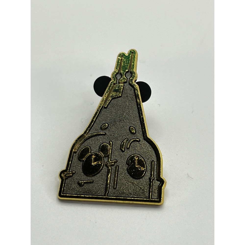 Disney Shanghai Resort Grand Opening 2016 Pin Limited Edition 300 LE Castle Gold